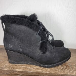 UGG  JEOVANA  BOOTS  BLACK SUEDE  WEDGE  LACE UP SIZE 9